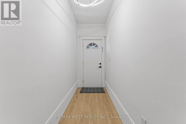 Building Photo - 57 Stirton St