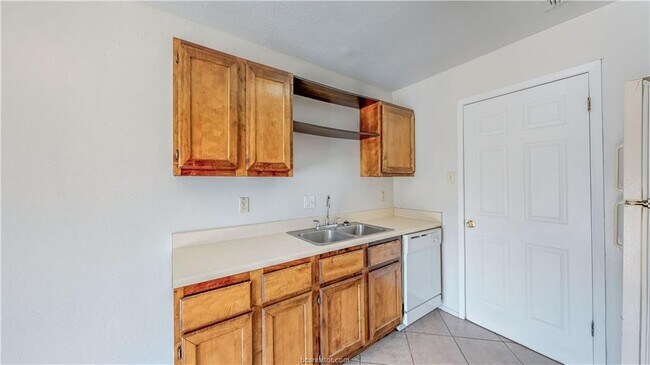 Building Photo - 1004 Verde Dr