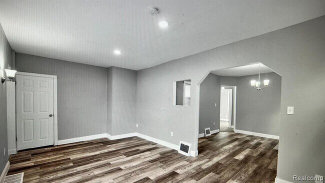 Building Photo - 18121 Bentler St
