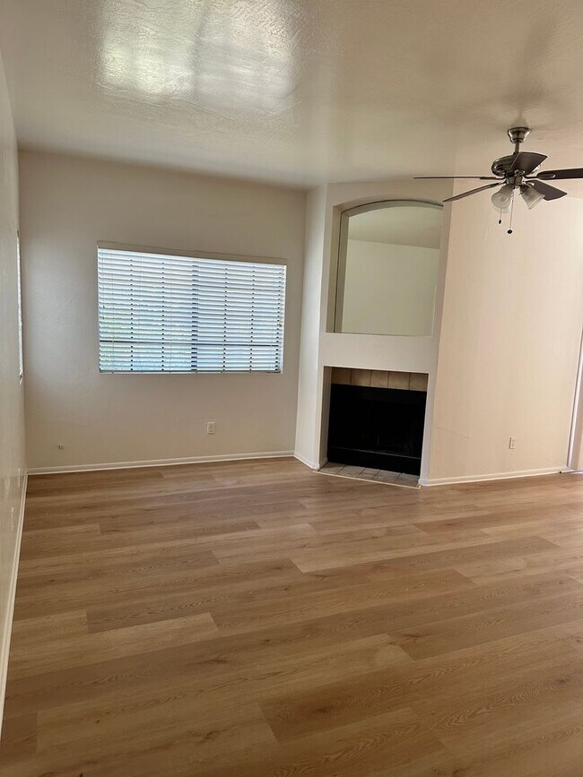 Foto del edificio - Great Location! 2 Bedroom! 2 Bath! Ground Level Unit