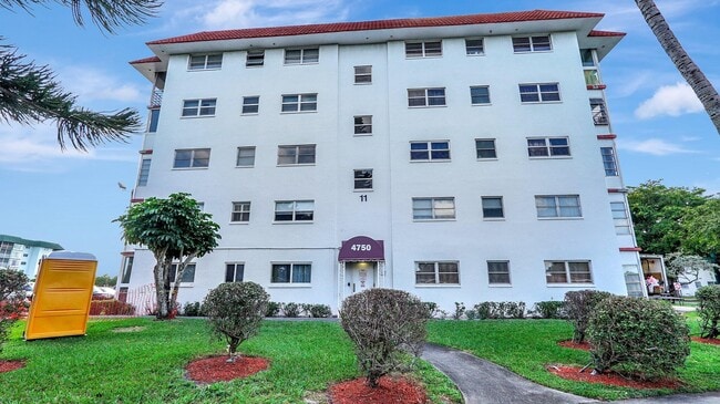 Building Photo - 4750 NW 22nd Ct