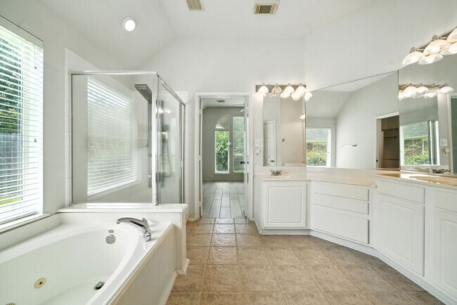 Foto del edificio - 3106 Windemere Park Ln