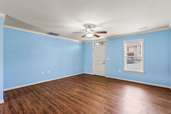 Foto del edificio - 404 Sullivan Loop Rd