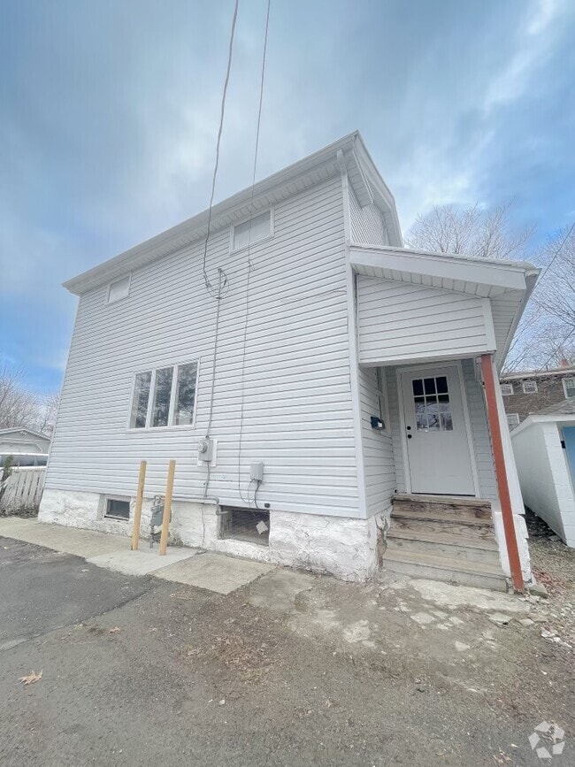 Building Photo - 120 Diatreta Ln
