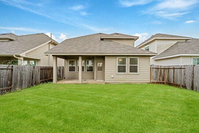 Foto del edificio - 13826 Andover Park Dr