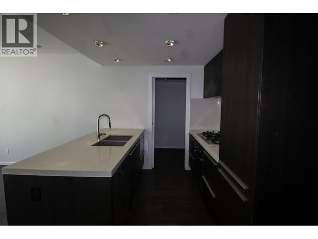 Building Photo - 609 1351 CONTENETAL STREET