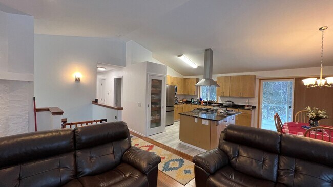 Building Photo - 3 Bed/2 Bath/2 Car Garage on beautiful 2 a...
