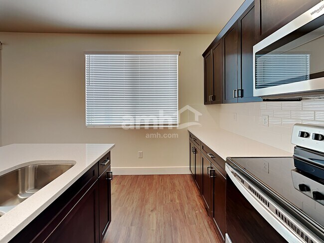 Foto del edificio - 1037 Woodsome Ave