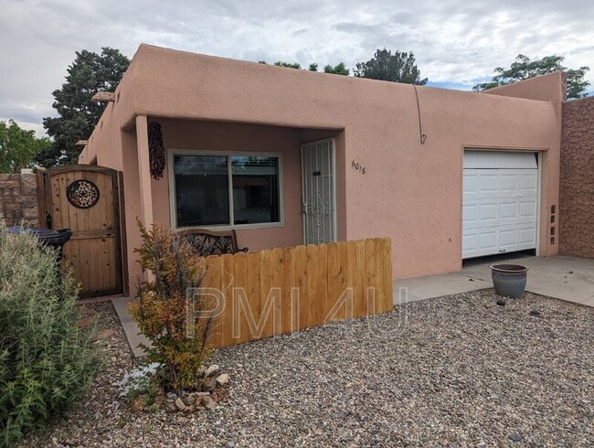 Foto del edificio - 6016 Landry Ave NW