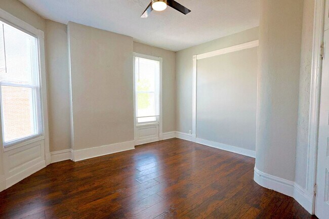 Foto del edificio - 2821-2823 Henrietta Place