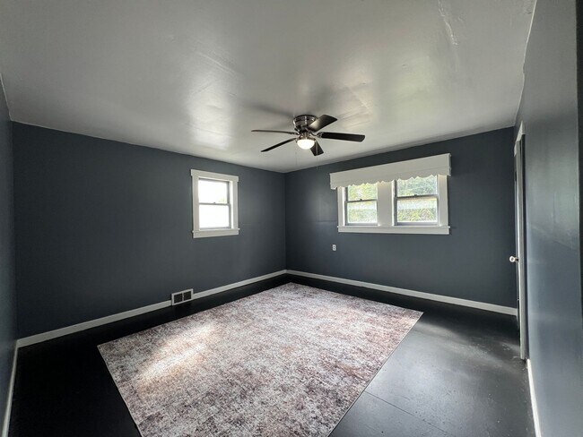 Photo - 208-210 McClure Apartment