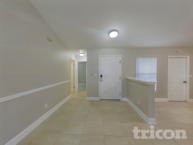 Building Photo - 409 N Dixie Dr