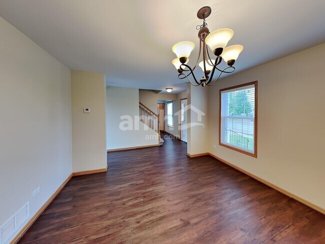 Building Photo - 1305 Bassett Dr