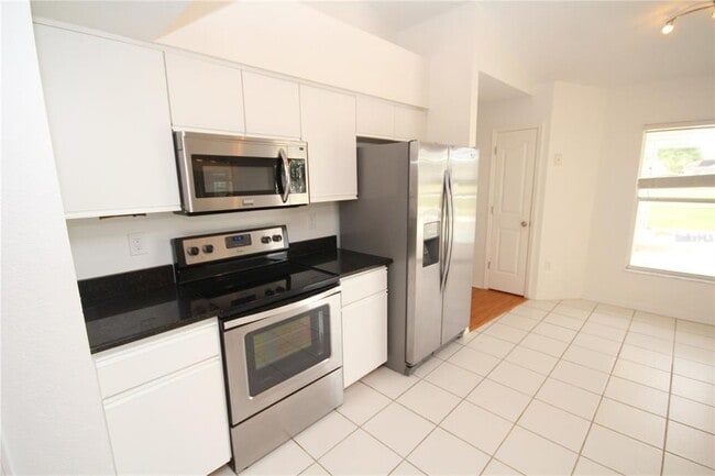 Building Photo - 548 Loma Bonita Dr