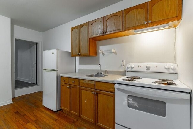 Photo - 518 E Manning St Apartment