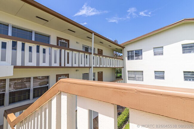 Foto del edificio - 158 Mansfield D