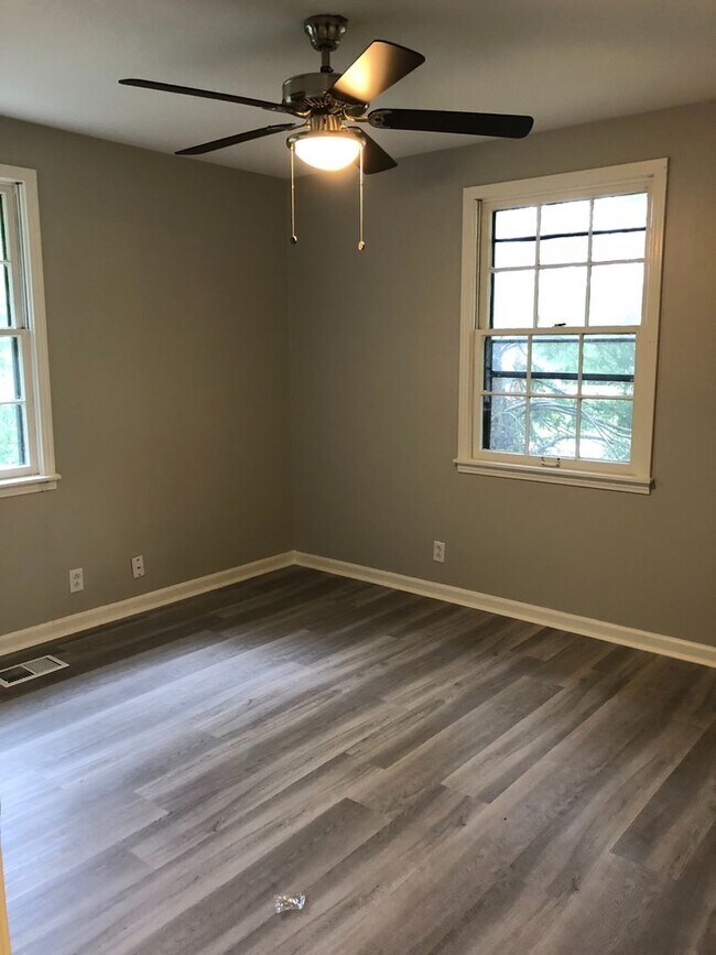 Building Photo - 3 Bed/ 2 Bath Duplex in Madison