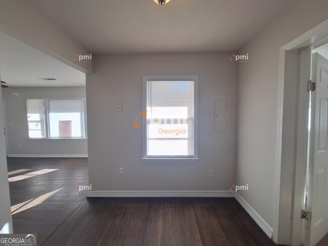 Building Photo - 1487 Woodfern Dr