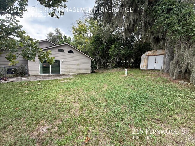 Building Photo - 215 Fernwood St