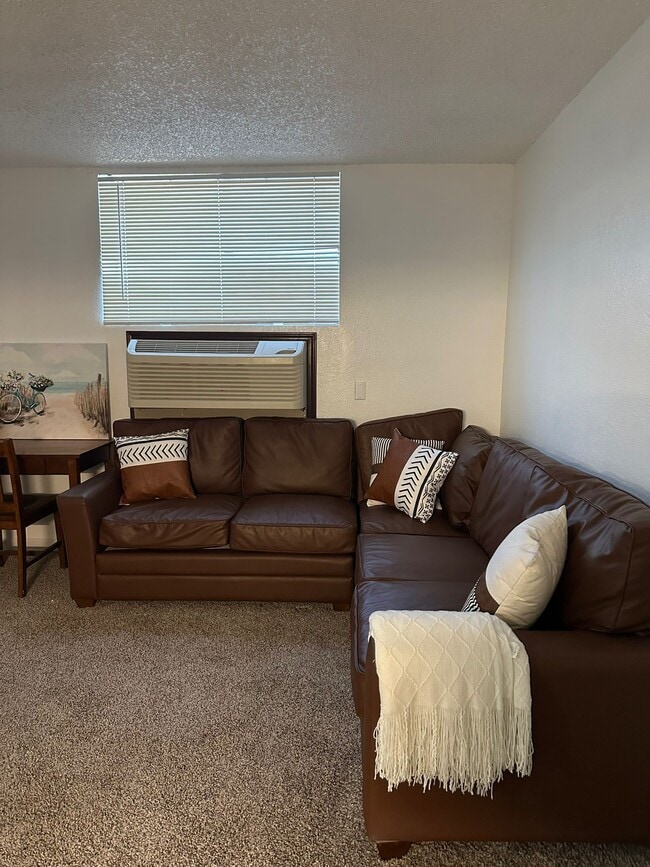 Building Photo - 2410 Rio Dr