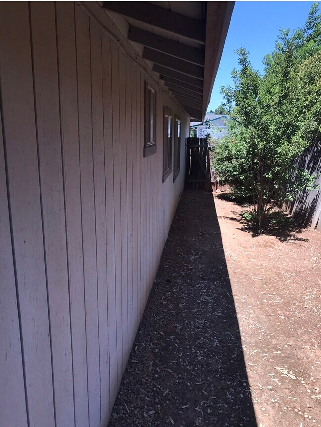 Building Photo - 8948 Chalmers Ct