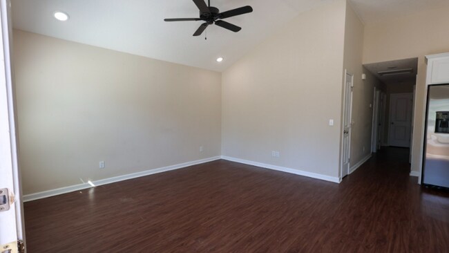 Building Photo - 122 Villa Rd