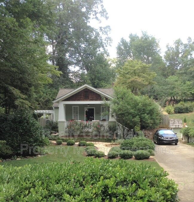 Photo - 2461 Lyndhurst Ave House