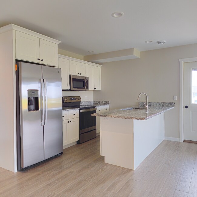 7068 Crosvik Ct Unit Apt 6, Peosta, IA 52068 Room for Rent in Peosta