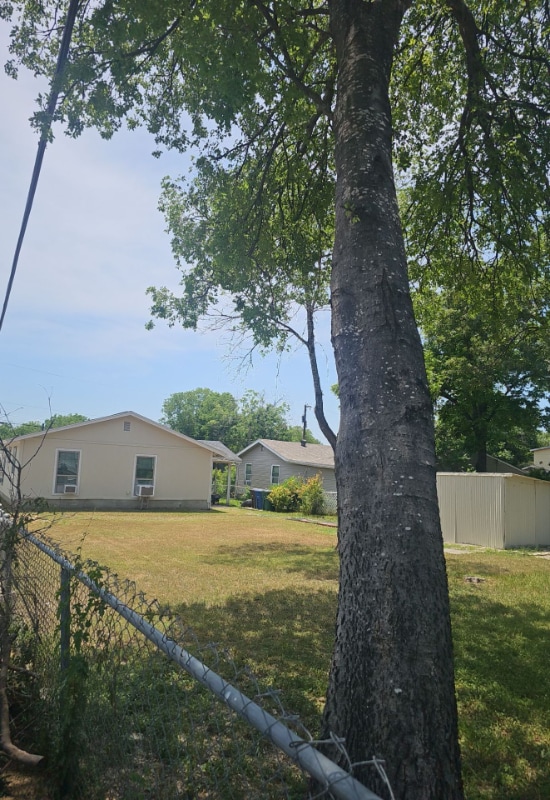 Building Photo - 5003 Lark Ave