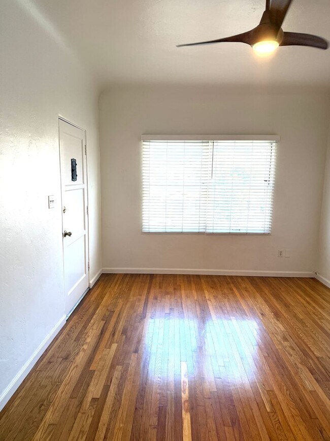 Foto del edificio - Upstairs 1 bedroom 1 bathroom apartment - Available now