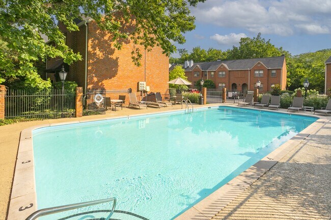 Foto del edificio - 210 Westchase Dr