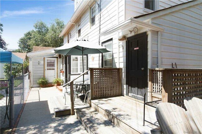 Building Photo - 116 Rocklyn Ave