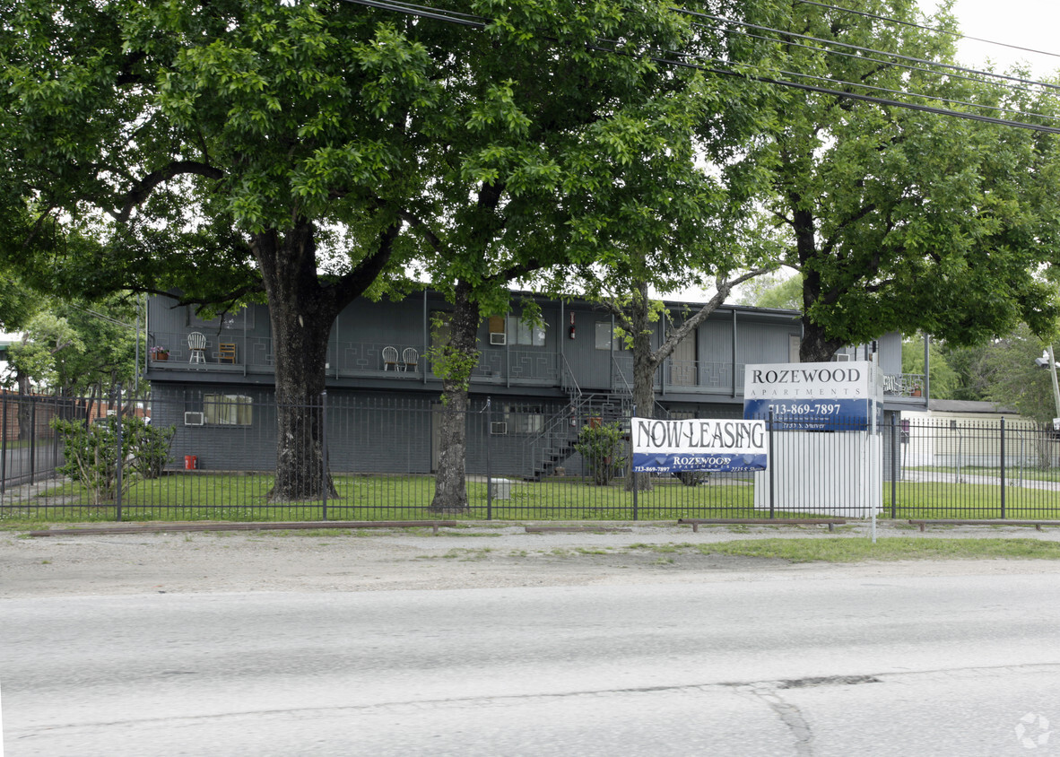 Primary Photo - Rozewood Apartments
