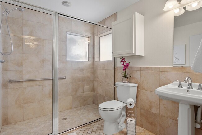 Foto del edificio - 1720 Nicholson Dr