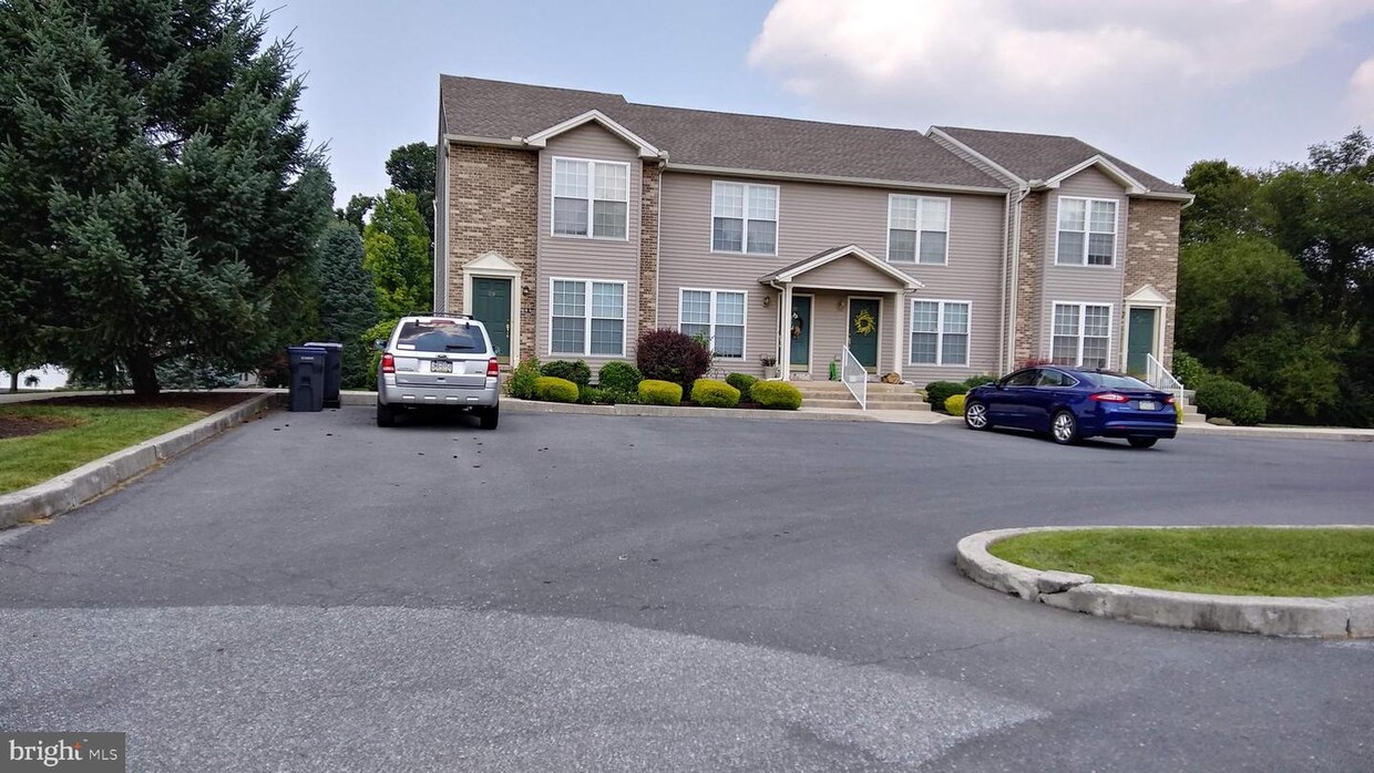 Building Photo - 14 Eastwick Ln
