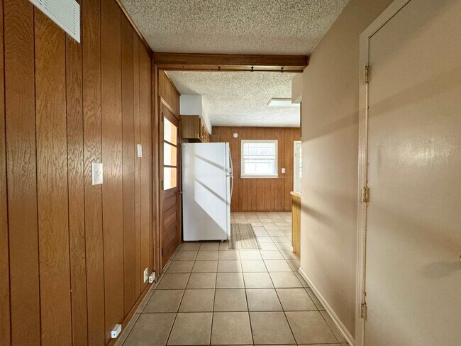 Building Photo - 1401 E 23rd Ave