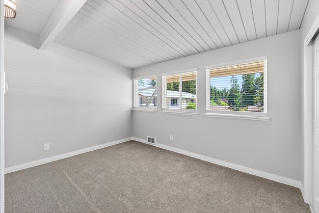 Building Photo - Horizon Park