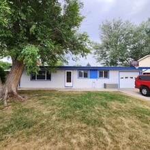 Building Photo - 39 Dahlia St