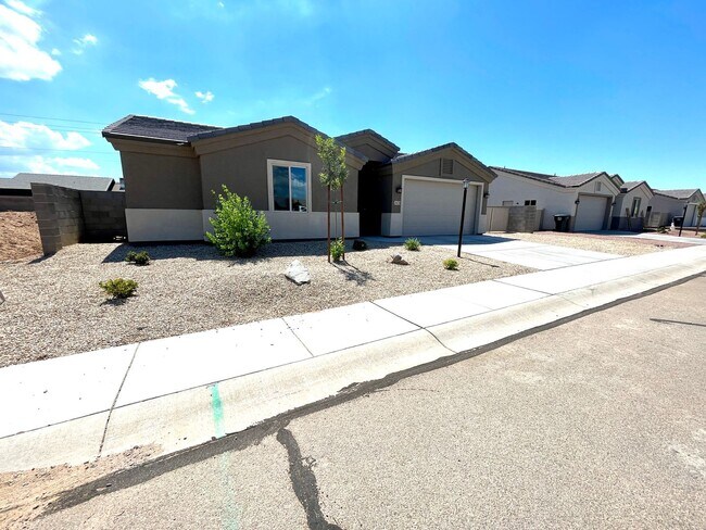 Foto del edificio - Beautiful 2024 Built 3 Bedroom Home in Legacy Ranch!