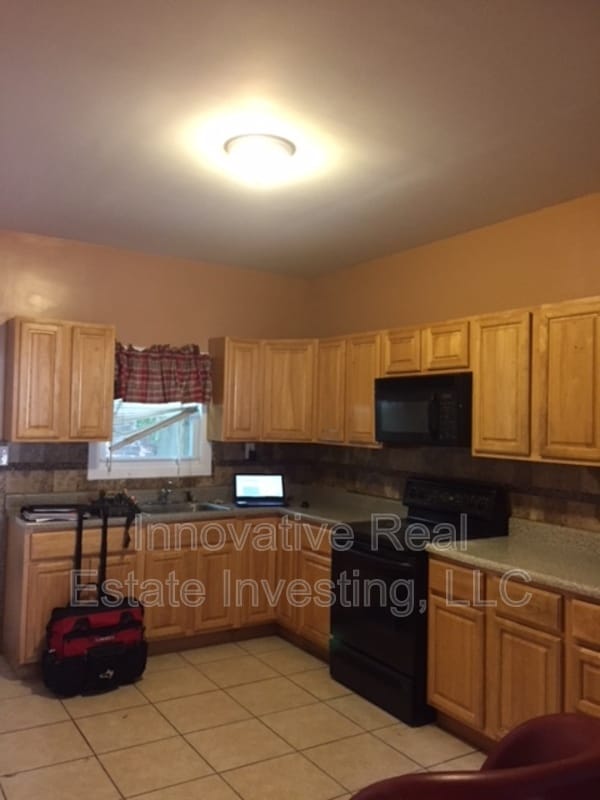 Building Photo - 530 N 53rd St