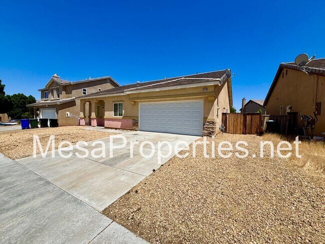 Foto del edificio - 15219 Hallmark Ln