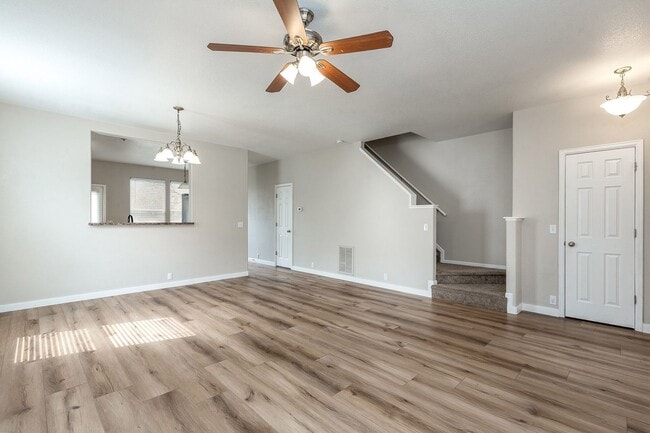 Building Photo - Stunning Townhouse for Rent