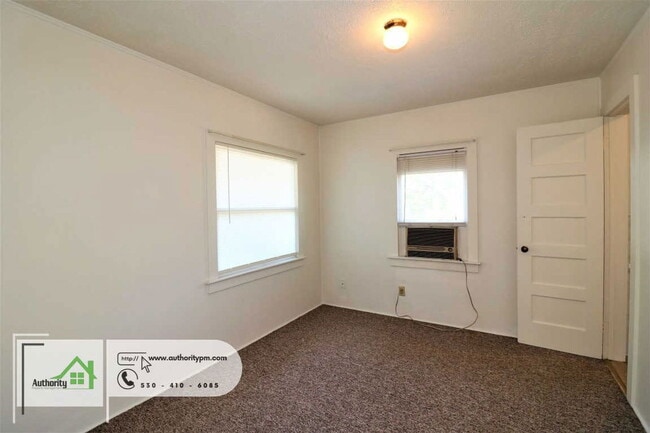 Building Photo - 1825 Grand Coulee Blvd