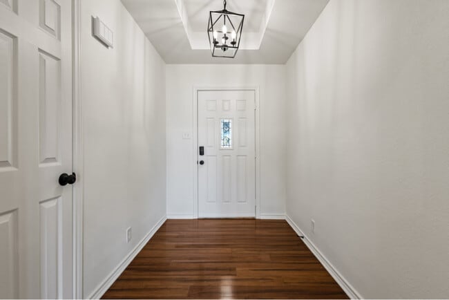 Building Photo - 170 N Meadowbrook Dr