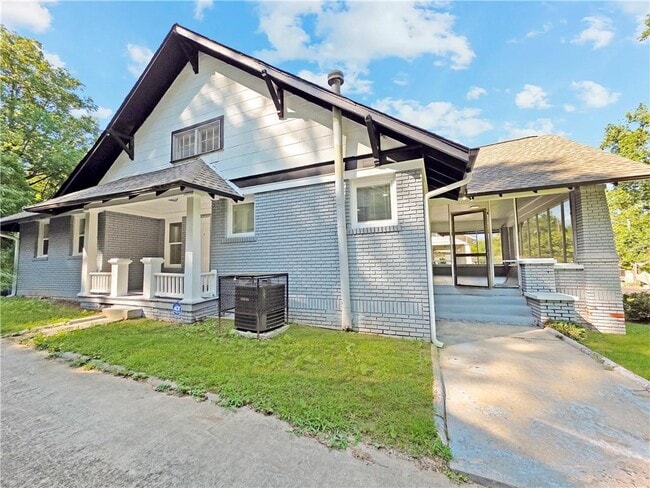 Building Photo - 984 Cascade Rd