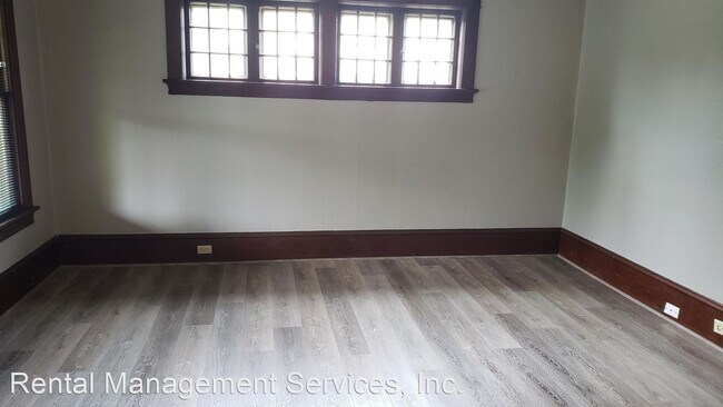 Foto del edificio - 2507-2509 NE Halsey St