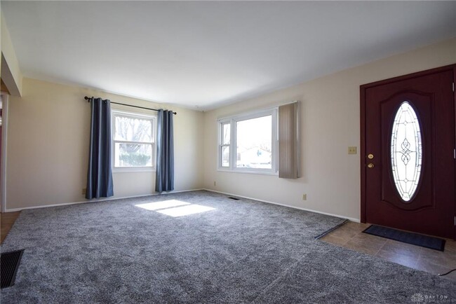 Building Photo - 2572 Acorn Dr