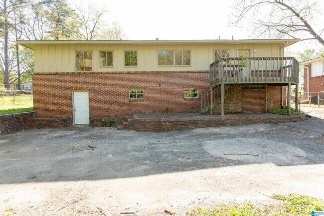 Foto del edificio - 1332 Lake Ln NE