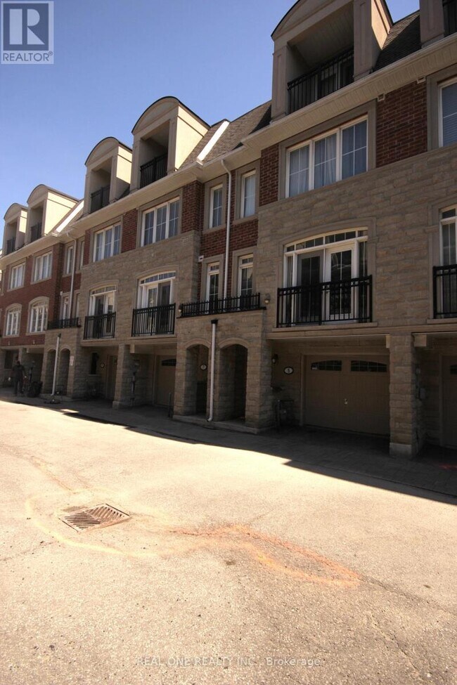 Building Photo - 7 Slingsby Ln
