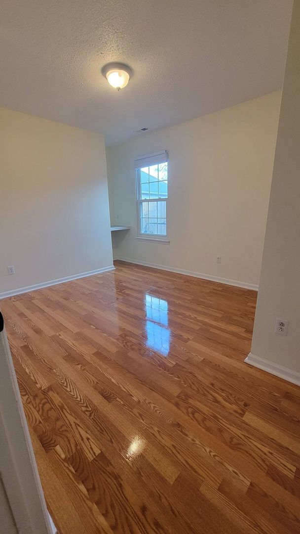 Foto del edificio - 4 Bedroom Home in Jacksonville